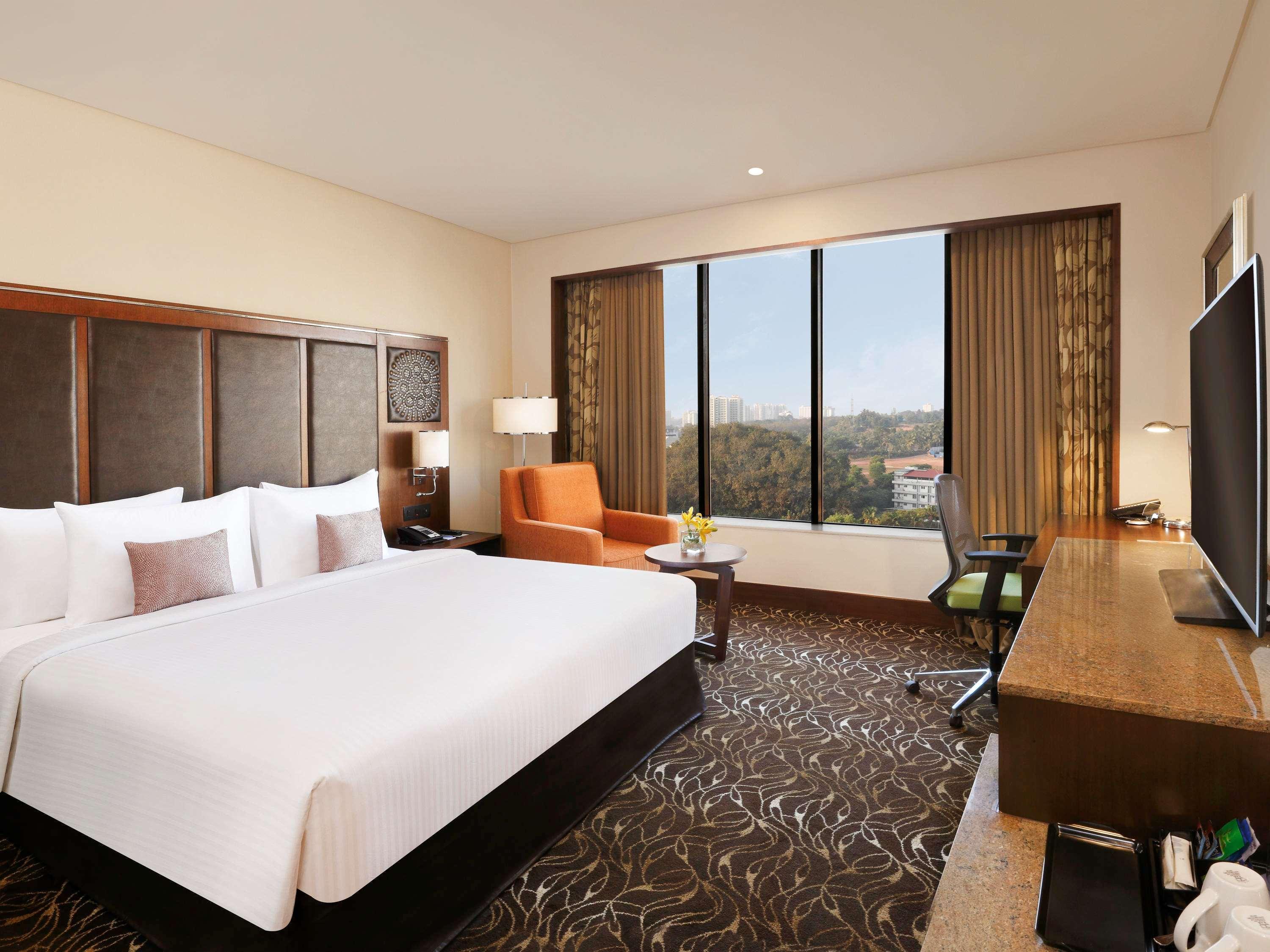 Novotel Kochi Infopark Exterior foto A room at the Taj Bengal