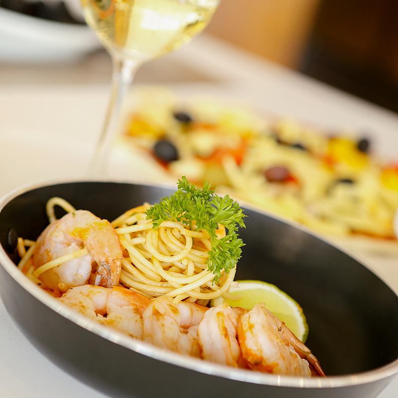 Novotel Kochi Infopark Exterior foto Shrimp and pasta