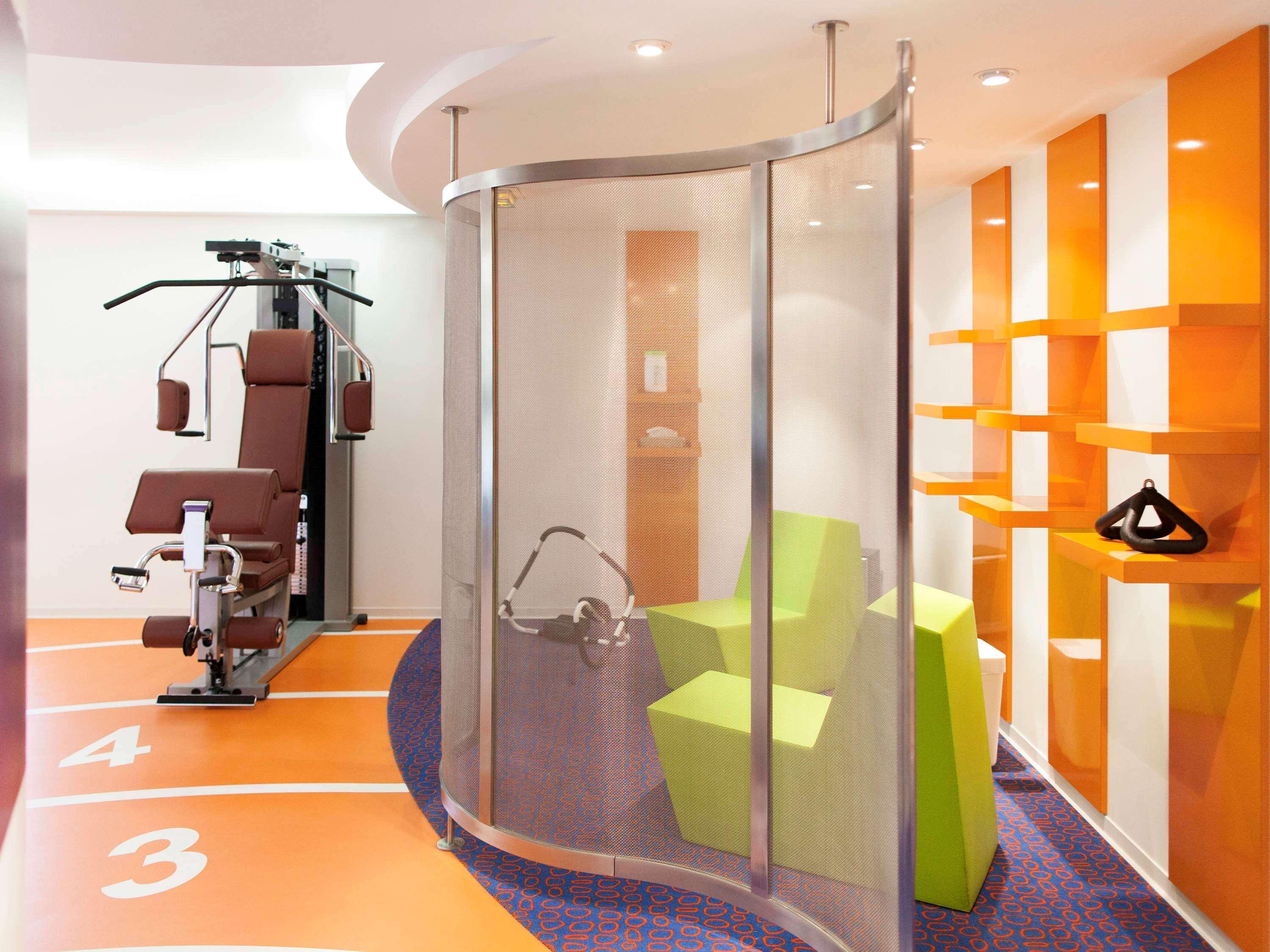 Novotel Kochi Infopark Exterior foto The gym at the hotel