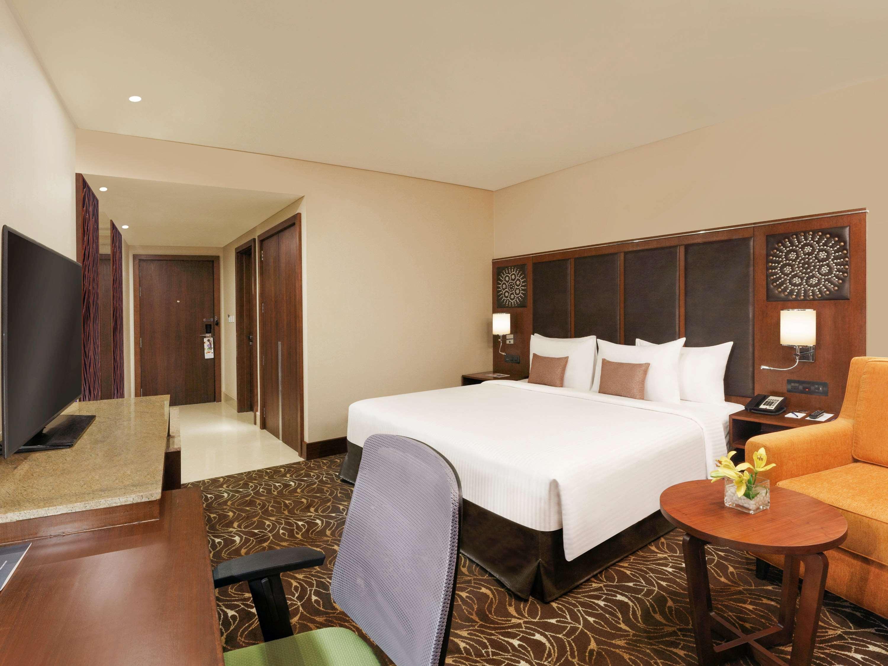Novotel Kochi Infopark Exterior foto A room at the hotel