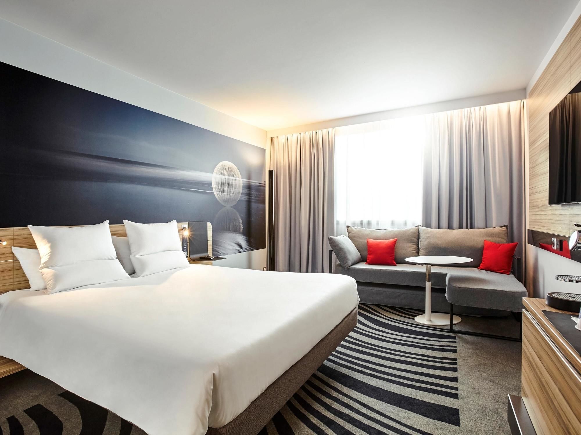 Novotel Kochi Infopark Exterior foto A room at Novotel Paris 15th